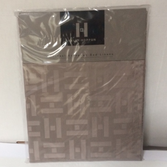 Set of 2 Kelly Hoppen Standard Shams NWT - Picture 4 of 4